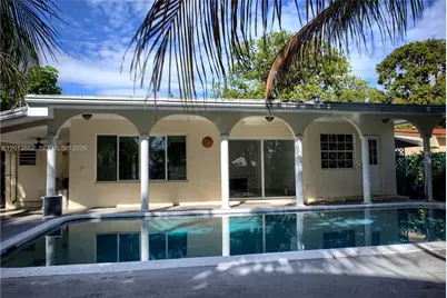 301 SW 5th St, Hallandale Beach, FL 33009 - Photo 2