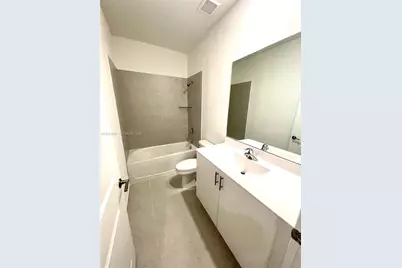 929 NE 211th St, Miami, FL 33179 - Photo 16