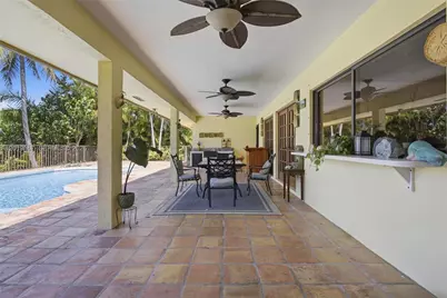7200 N Oakmont Dr, Hialeah, FL 33015 - Photo 32