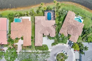 2715 Edgewater Ct, Weston, FL 33332 - Photo 56