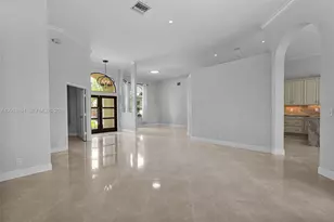 2715 Edgewater Ct, Weston, FL 33332 - Photo 10
