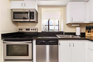 800 Parkview Dr, Hallandale Beach, FL 33009 - Photo 20