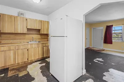 351 E 14th St, Hialeah, FL 33010 - Photo 10