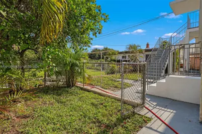 351 E 14th St, Hialeah, FL 33010 - Photo 26