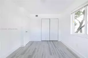 1091 SW 4th St, Miami, FL 33130 - Photo 10