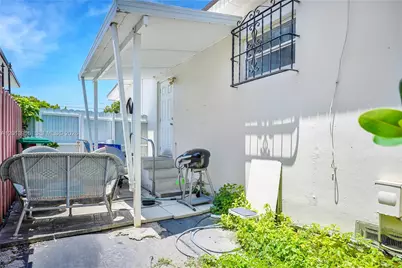 201 NW 25th Ave, Miami, FL 33125 - Photo 14
