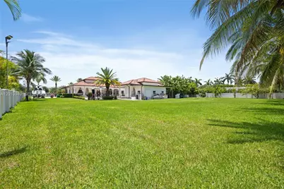 9861 NW 135th St, Hialeah Gardens, FL 33018 - Photo 52