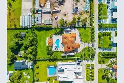 9861 NW 135th St, Hialeah Gardens, FL 33018 - Photo 8