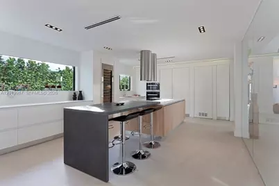 7972 Biscayne Point Cir, Miami Beach, FL 33141 - Photo 8