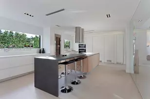 7972 Biscayne Point Cir, Miami Beach, FL 33141 - Photo 8