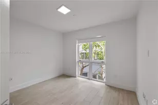 434 SW 10th St, Miami, FL 33130 - Photo 8