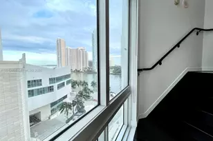 300 S Biscayne Blvd, Miami, FL 33131 - Photo 4