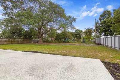 1910 NW 134th St, Miami, FL 33167 - Photo 18