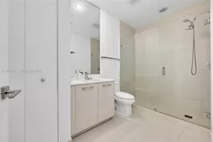 55 SW 9th St, Miami, FL 33130 - Photo 16