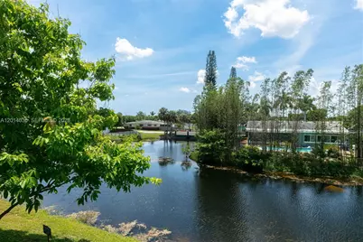 717 Gardens Dr #201, Pompano Beach, FL 33069 - Photo 1