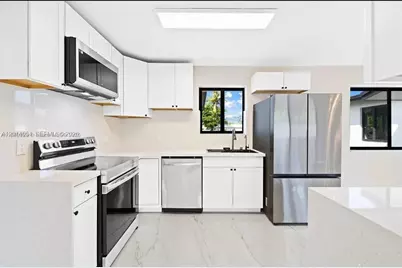 721 SW 5th Ct, Hallandale Beach, FL 33009 - Photo 2