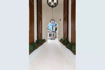 541 E Enclave Cir E, Pembroke Pines, FL 33027 - Photo 56