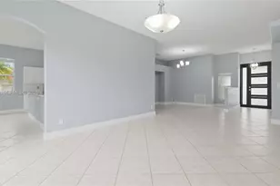 1101 NW 180th Ave, Pembroke Pines, FL 33029 - Photo 14