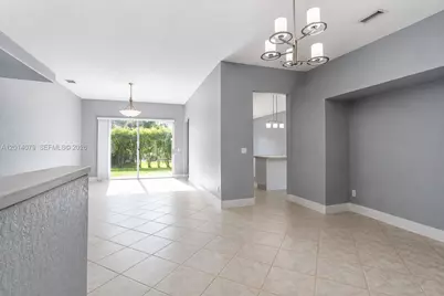 1101 NW 180th Ave, Pembroke Pines, FL 33029 - Photo 12