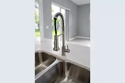 1101 NW 180th Ave, Pembroke Pines, FL 33029 - Photo 52