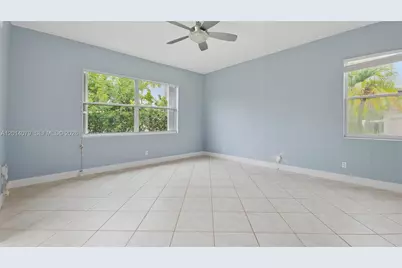 1101 NW 180th Ave, Pembroke Pines, FL 33029 - Photo 8