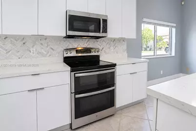 1101 NW 180th Ave, Pembroke Pines, FL 33029 - Photo 16