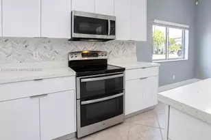 1101 NW 180th Ave, Pembroke Pines, FL 33029 - Photo 16