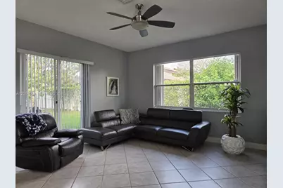 1101 NW 180th Ave, Pembroke Pines, FL 33029 - Photo 8