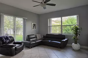 1101 NW 180th Ave, Pembroke Pines, FL 33029 - Photo 8