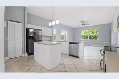 1101 NW 180th Ave, Pembroke Pines, FL 33029 - Photo 10