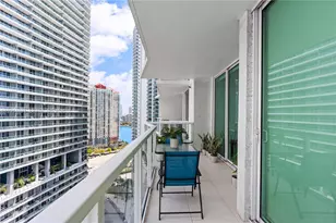 218 SE 14th St, Miami, FL 33131 - Photo 16