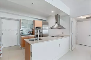 218 SE 14th St, Miami, FL 33131 - Photo 4