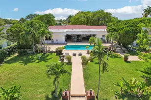 19805 NE 22nd Ave, Miami, FL 33180 - Photo 4