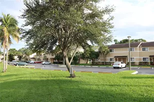 9491 S Palm Cir S, Pembroke Pines, FL 33025 - Photo 22