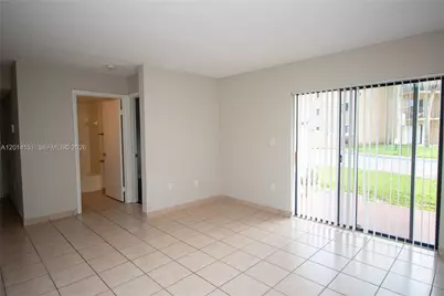 9491 S Palm Cir S #101, Pembroke Pines, FL 33025 - Photo 4
