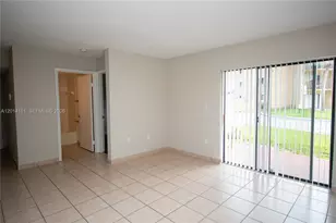 9491 S Palm Cir S, Pembroke Pines, FL 33025 - Photo 4