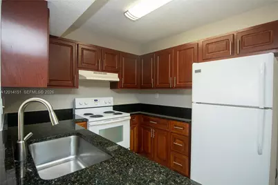 9491 S Palm Cir S #101, Pembroke Pines, FL 33025 - Photo 2