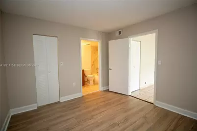 9491 S Palm Cir S #101, Pembroke Pines, FL 33025 - Photo 8