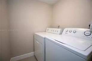 9491 S Palm Cir S, Pembroke Pines, FL 33025 - Photo 16