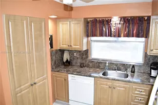 9541 Sunrise Lakes Blvd, Sunrise, FL 33322 - Photo 22
