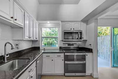 232 Sea View Dr #108, Key Biscayne, FL 33149 - Photo 10