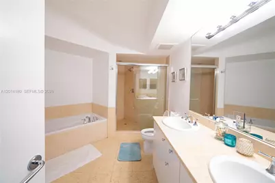 20000 E Country Club Dr #1001, Aventura, FL 33180 - Photo 16