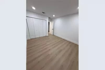 2951 NW 57th St, Miami, FL 33142 - Photo 12