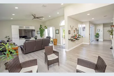 [Address not provided], Pembroke Pines, FL 33028 - Photo 12