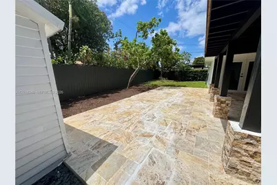 8320 NW 180th St, Hialeah, FL 33015 - Photo 2