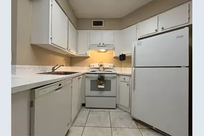212 Lake Pointe Dr #209, Oakland Park, FL 33309 - Photo 2