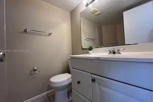 212 Lake Pointe Dr, Oakland Park, FL 33309 - Photo 8