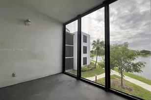 212 Lake Pointe Dr, Oakland Park, FL 33309 - Photo 6
