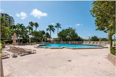 1121 Crandon Bl #E1104, Key Biscayne, FL 33149 - Photo 18