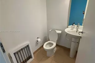 300 S Biscayne Blvd, Miami, FL 33131 - Photo 6